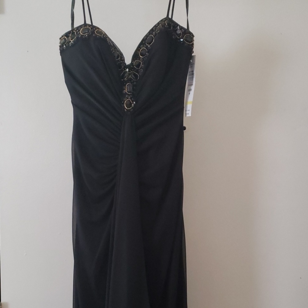 Gown - Picture 3 of 4